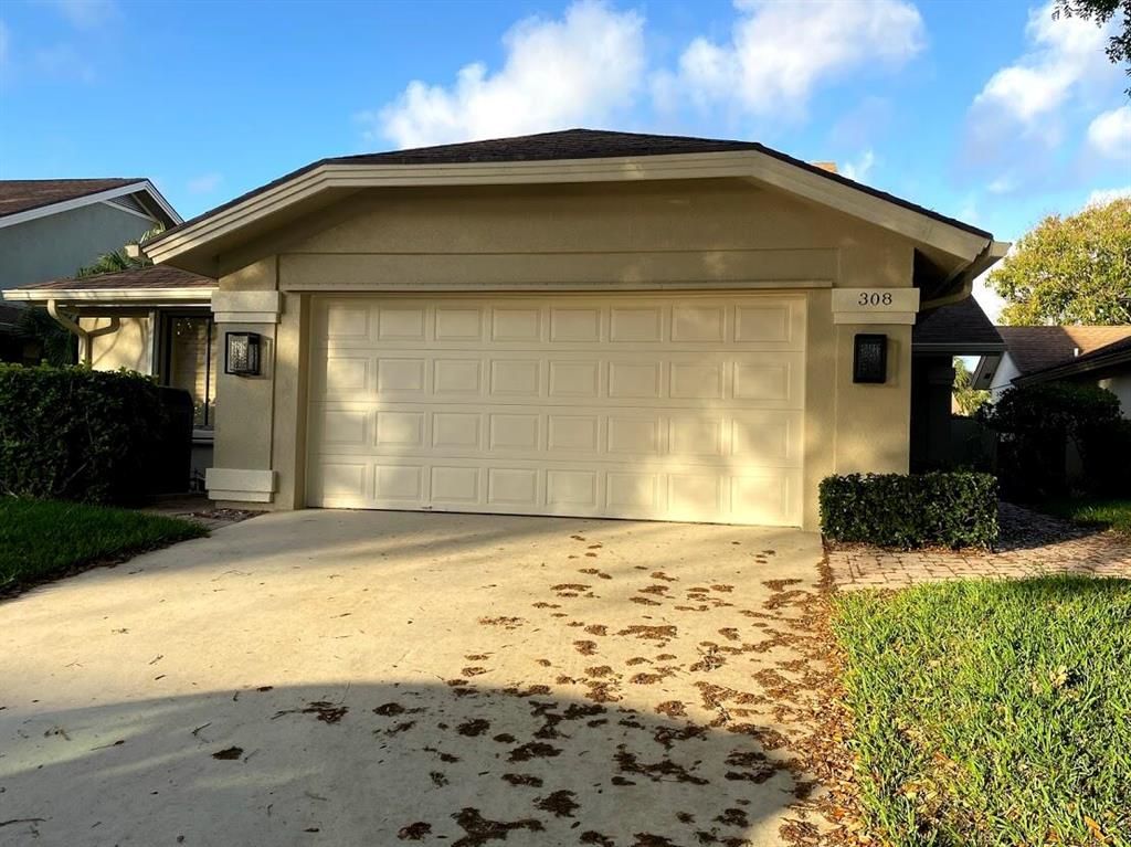 Photo of 308 Ridge Road, Jupiter, FL 33477 (MLS # R10696238)