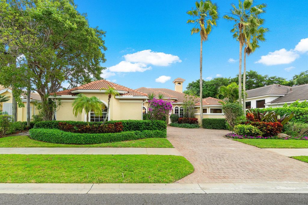 Photo of 102 Pembroke Drive, Palm Beach Gardens, FL 33418 (MLS # R10975740)