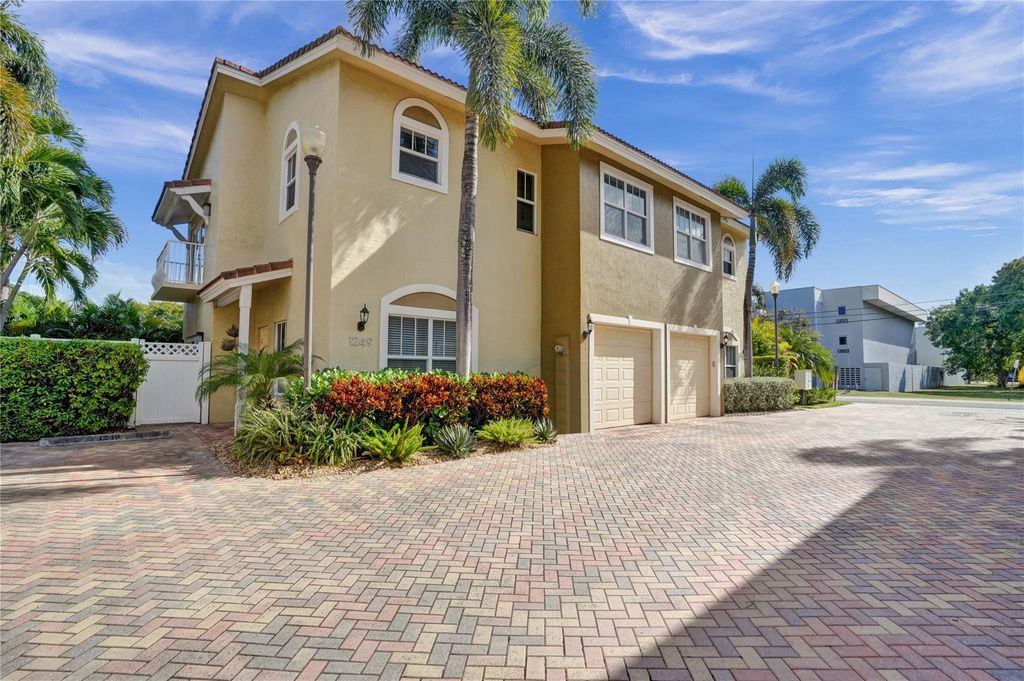 Photo of 1249 NE 32nd Street, Oakland Park, FL 33334 (MLS # F10499363)