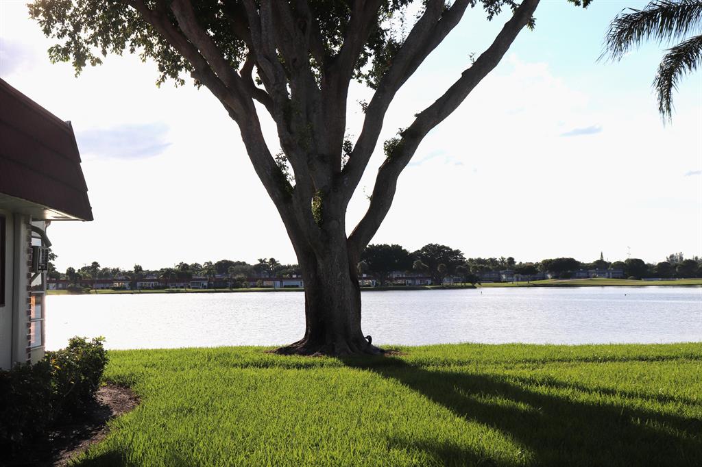 Great location, view of lake, near the Main club house.
