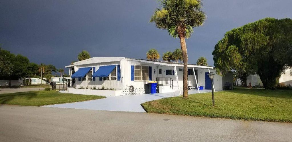 Photo of 241 SE Easy Street, Stuart, FL 34994 (MLS # F10445278)