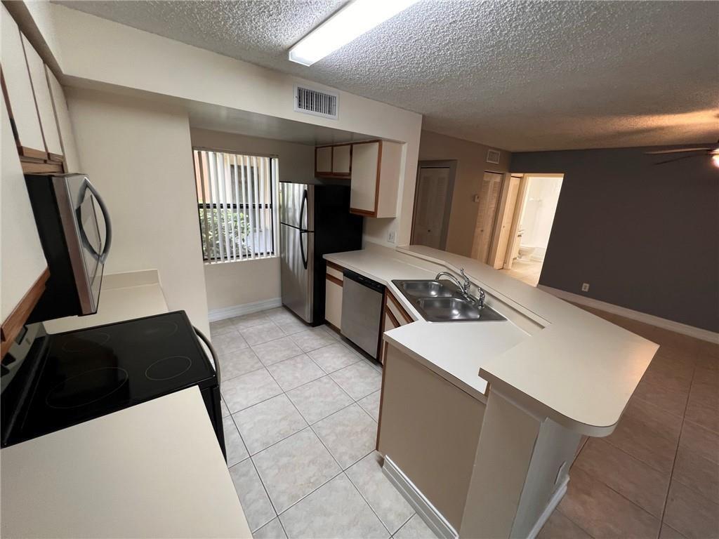 SUMMERBREEZE CONDO - Residential Lease