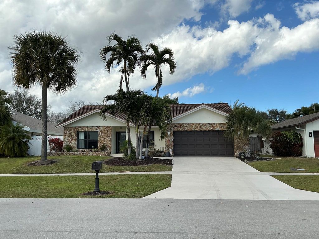 Photo of 6175 Amberwoods Drive, Boca Raton, FL 33433 (MLS # F10542068)