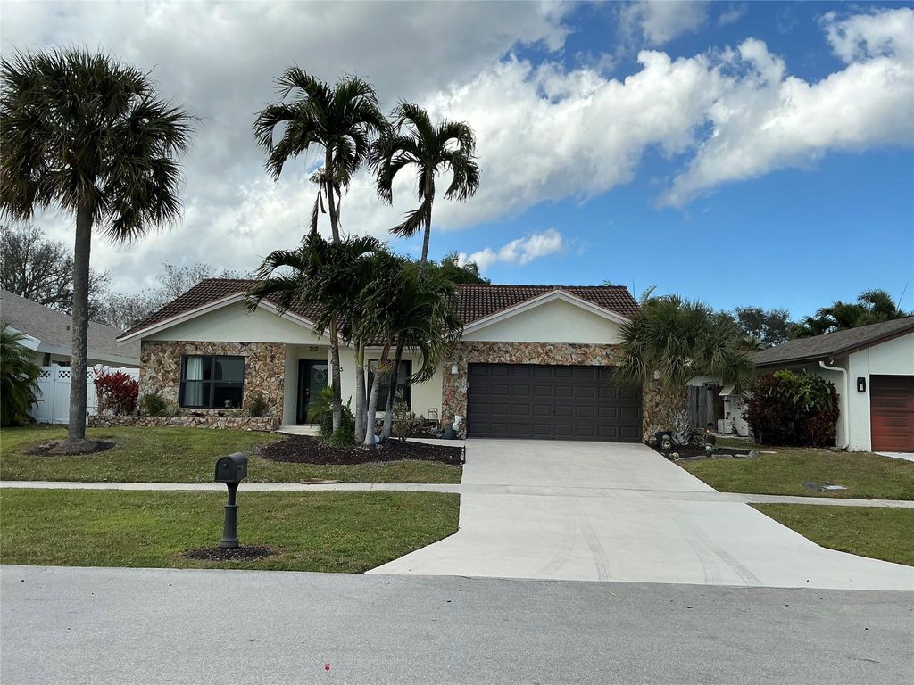 Photo of 6175 Amberwoods Drive, Boca Raton, FL 33433 (MLS # F10542068)
