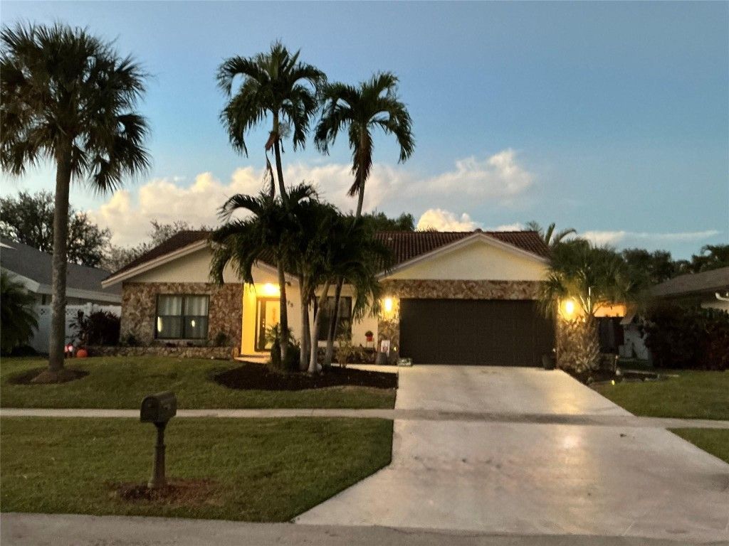 Photo of 6175 Amberwoods Drive, Boca Raton, FL 33433 (MLS # F10542068)
