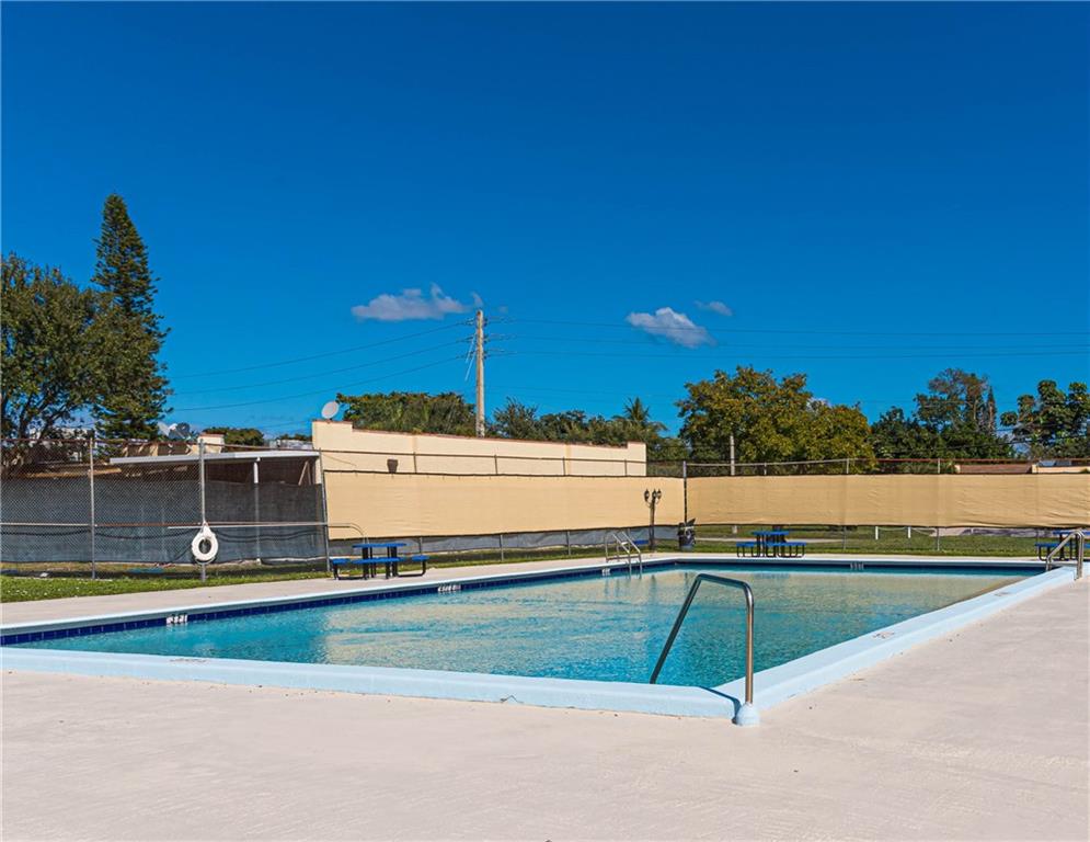 Pompano Lakes - Residential