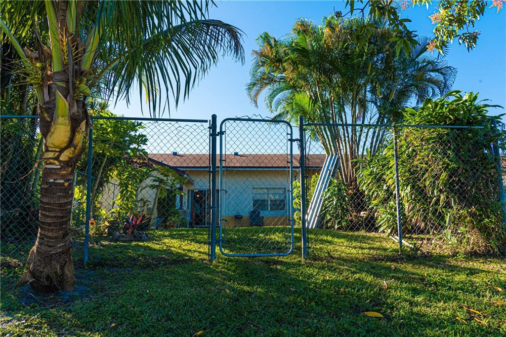 Pompano Lakes - Residential