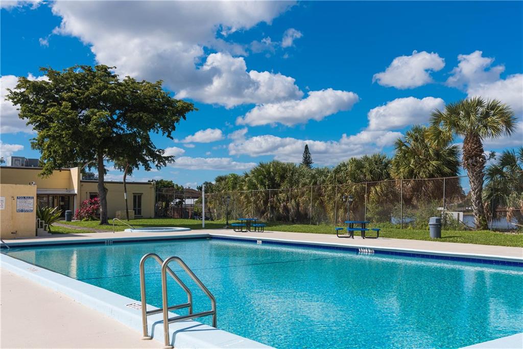 Pompano Lakes - Residential