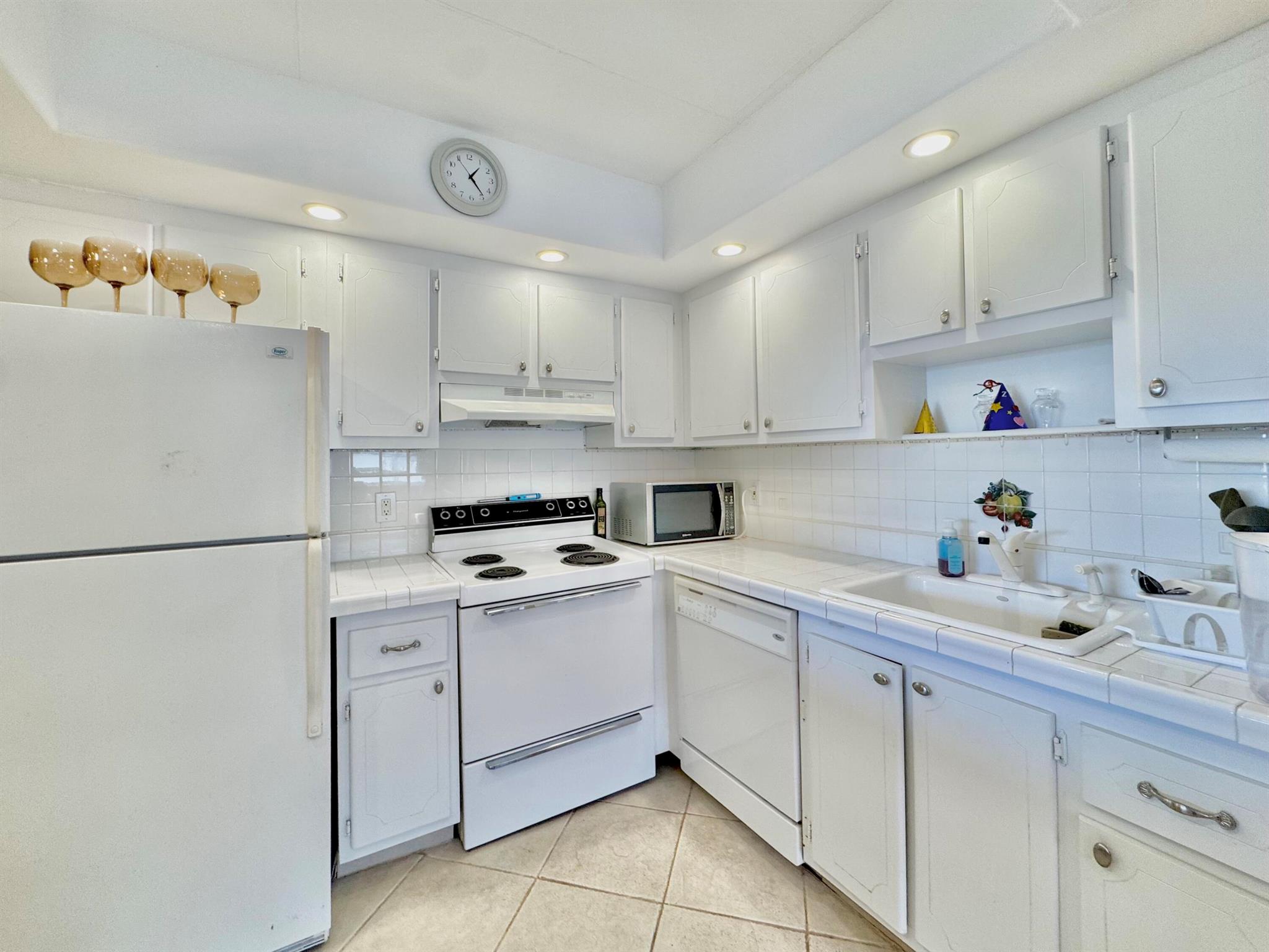 KINGS POINT BRITTANY COND - Residential