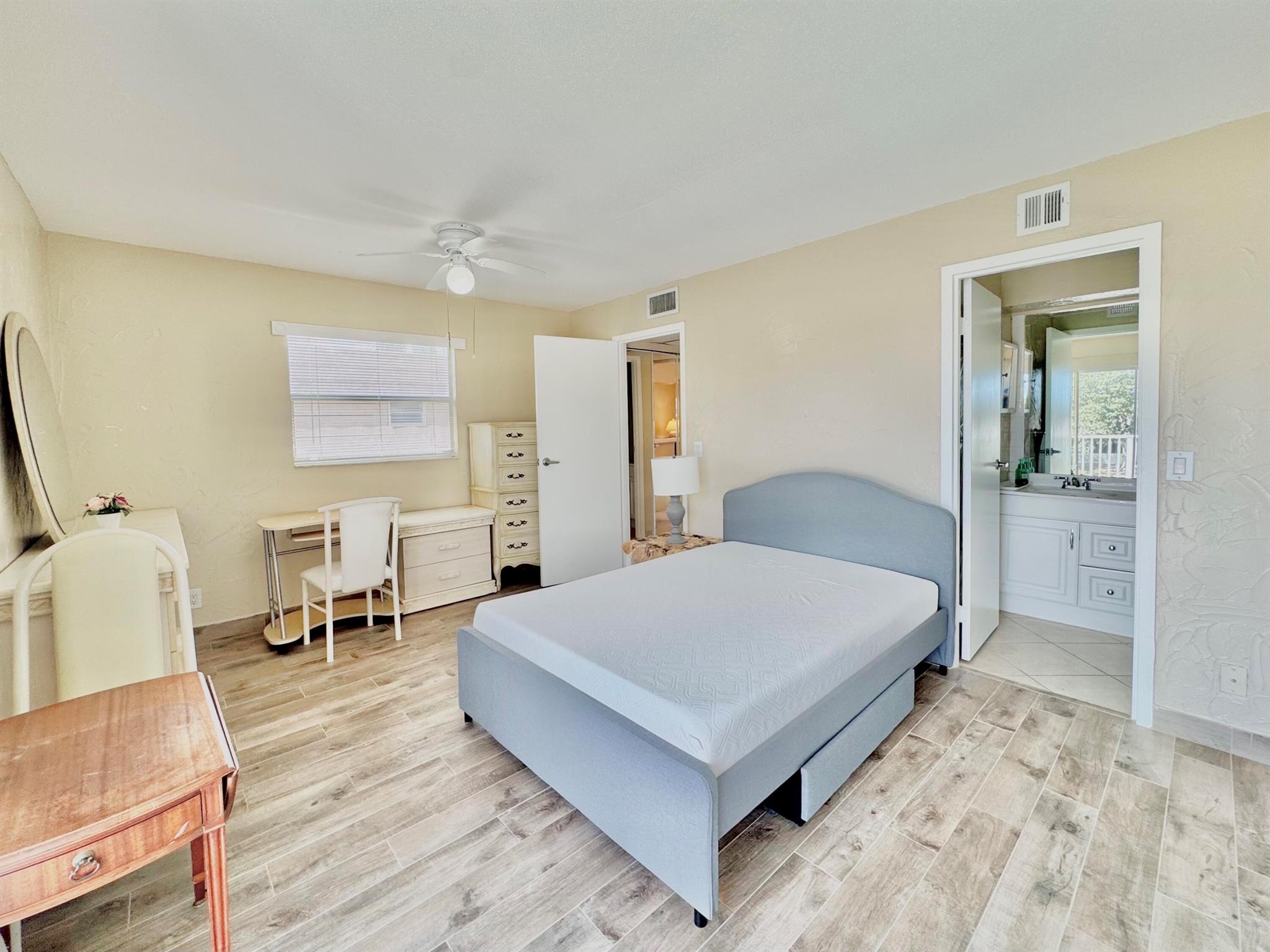 KINGS POINT BRITTANY COND - Residential