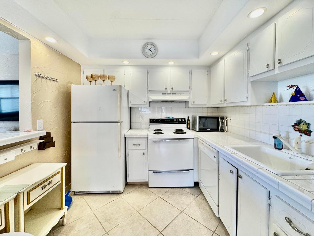 KINGS POINT BRITTANY CONDOS - Residential