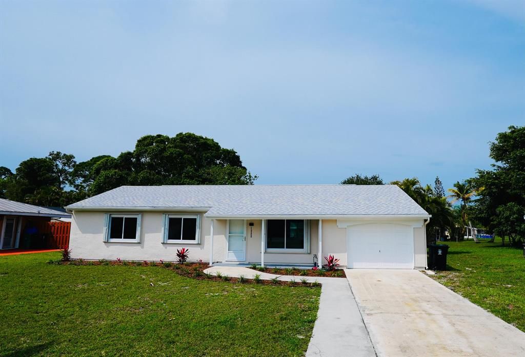 Photo of 1322 SE Roanoke Street, Port St Lucie, FL 34952 (MLS # R10884805)