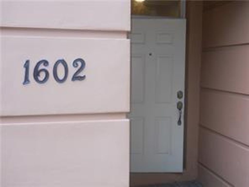 Photo of 1033 NE 17th Way #1602, Fort Lauderdale, FL 33304 (MLS # F10518240)