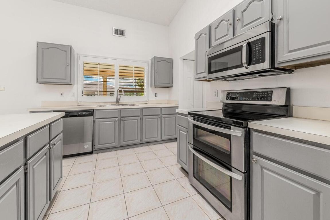 PORT ST LUCIE SECTION 33 - Residential