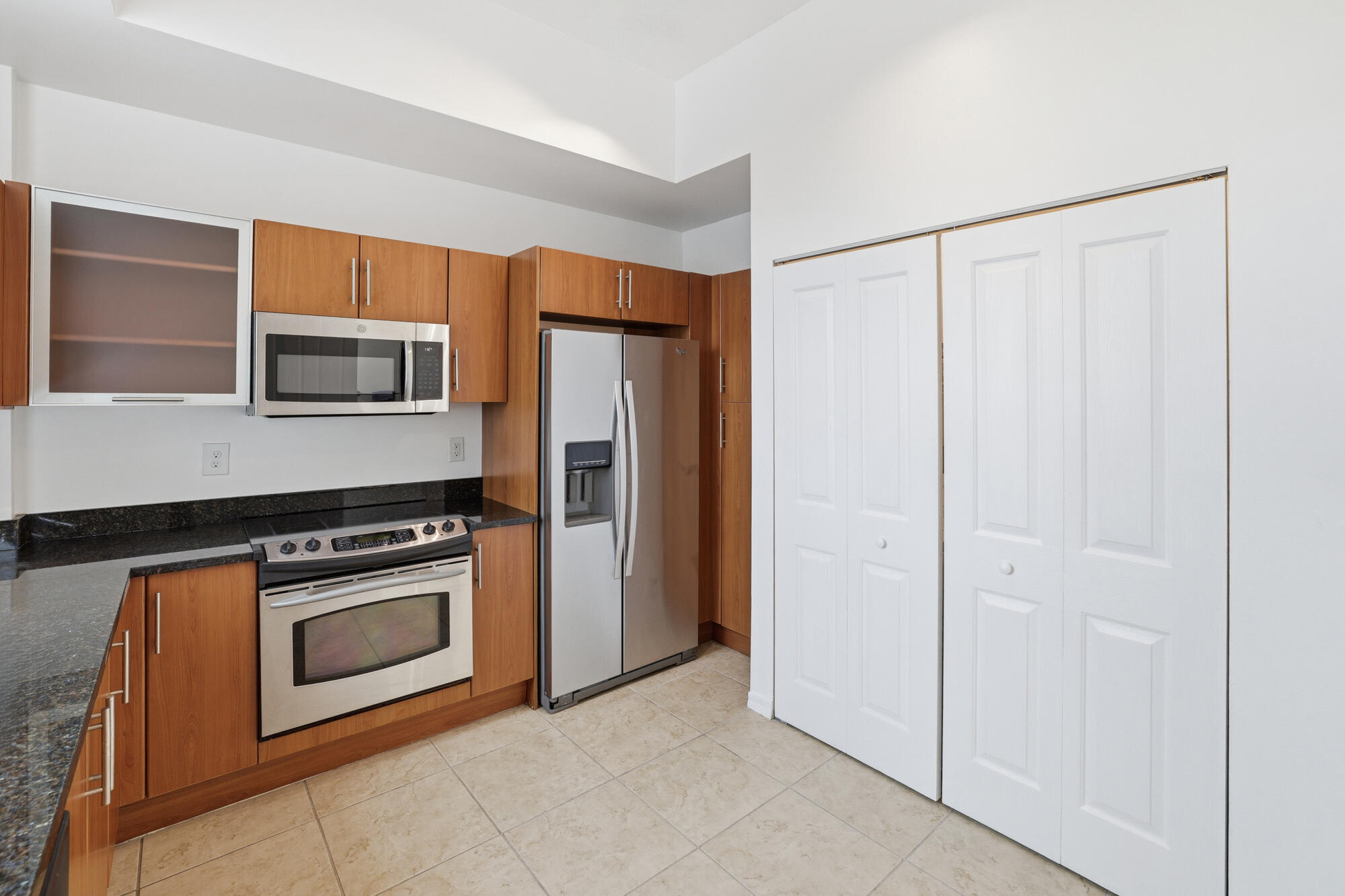 PRADO CONDO - Residential