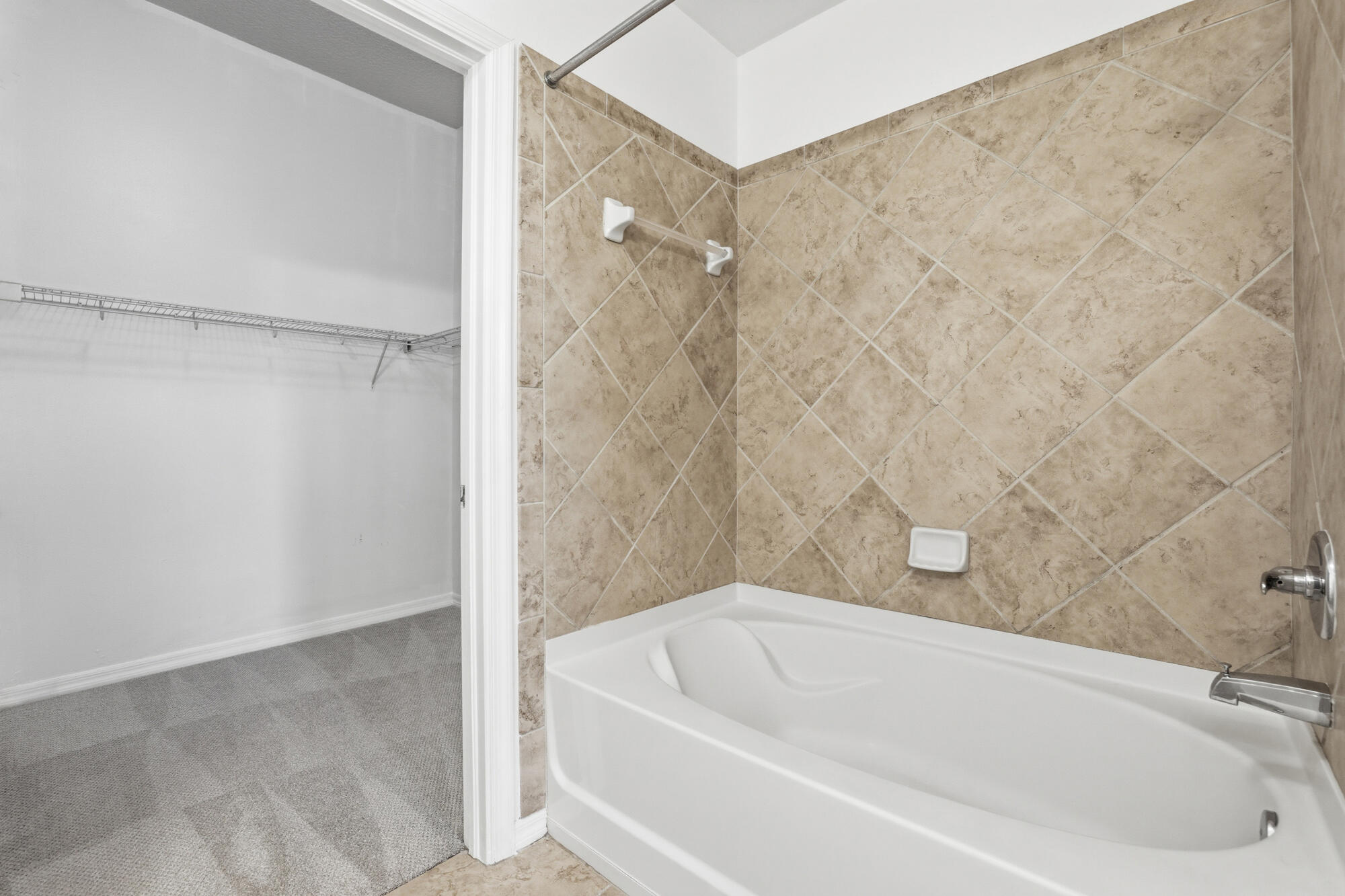 PRADO CONDO - Residential