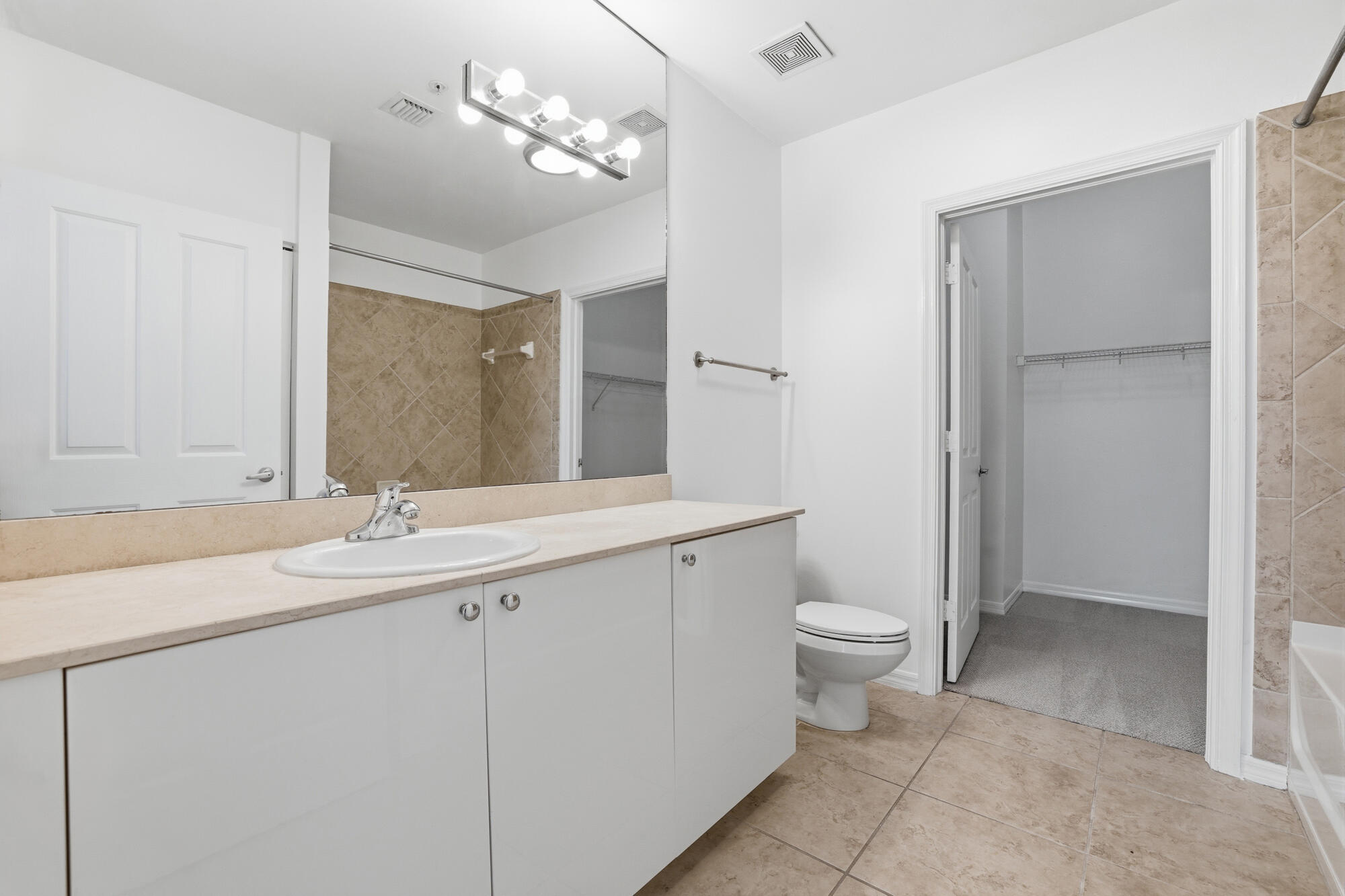 PRADO CONDO - Residential