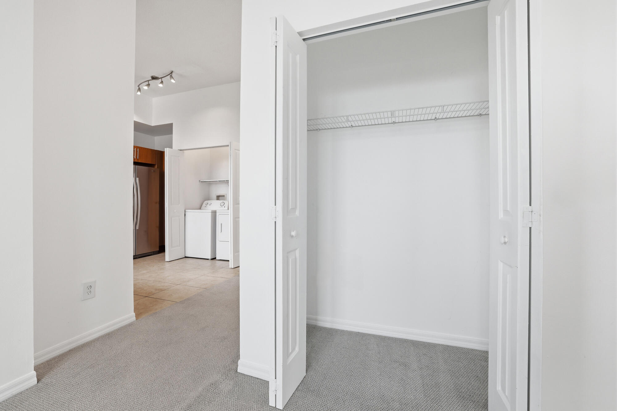 PRADO CONDO - Residential