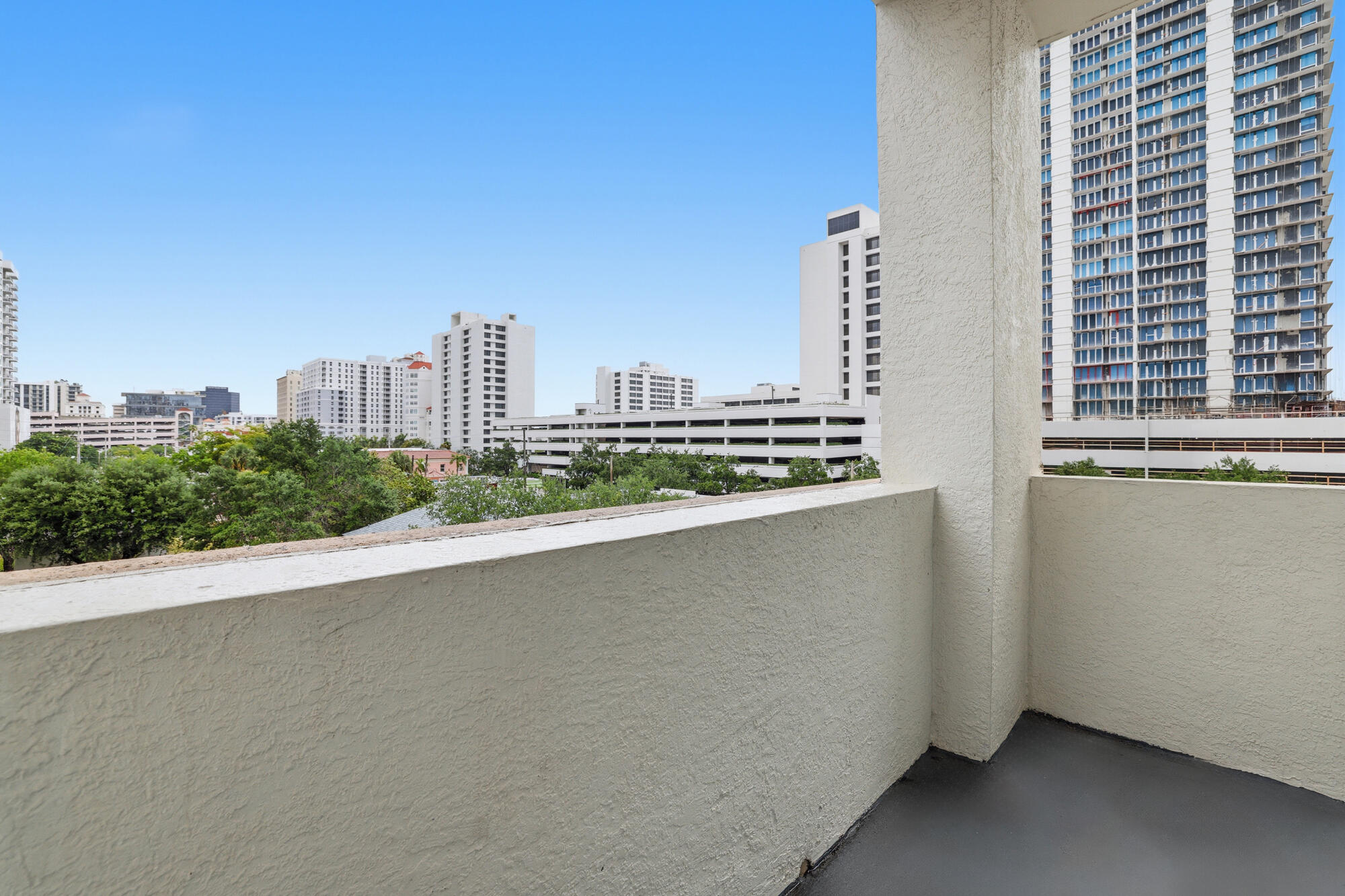 PRADO CONDO - Residential
