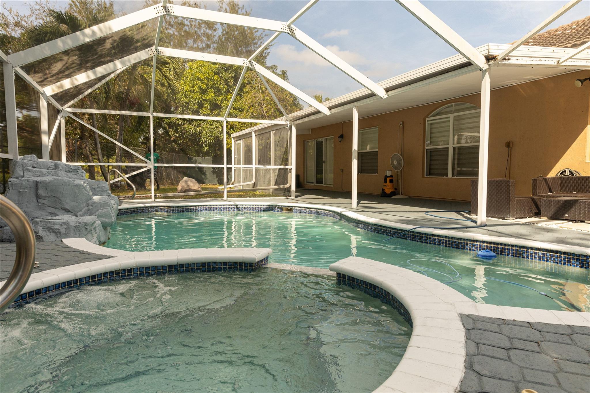 Avalon 160-4 B - Residential