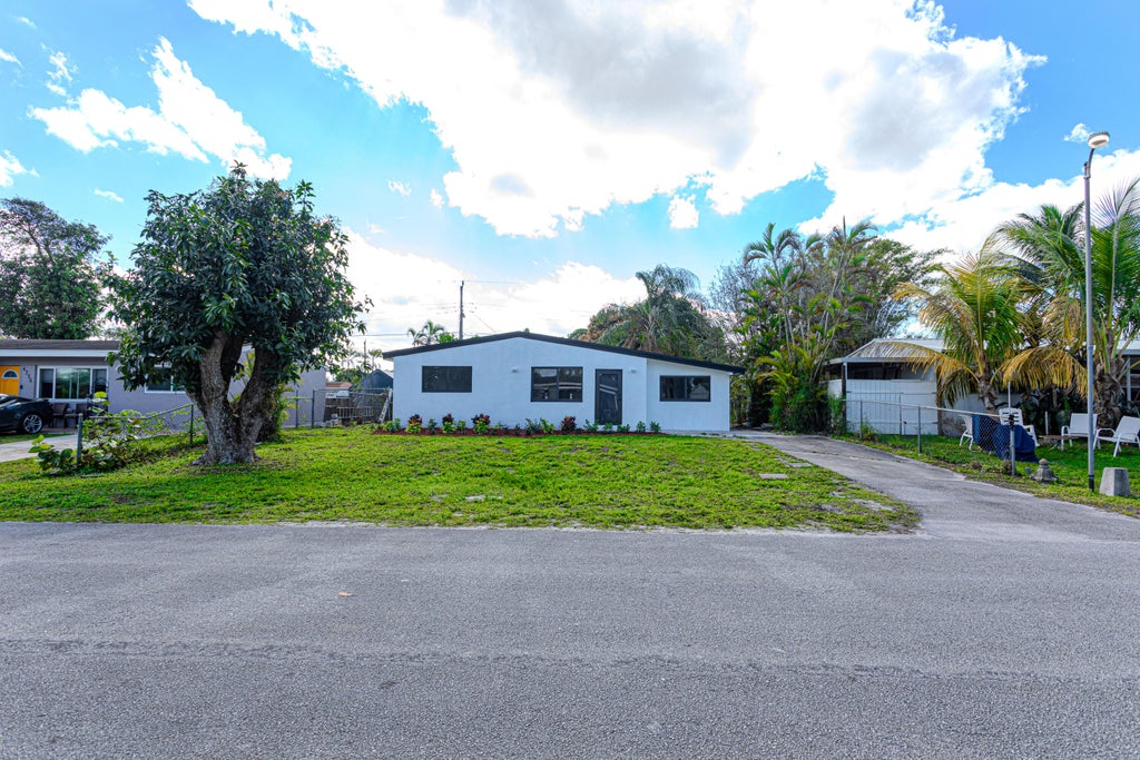 Photo of 4268 Winchester Lane, West Palm Beach, FL 33406 (MLS # R11056568)