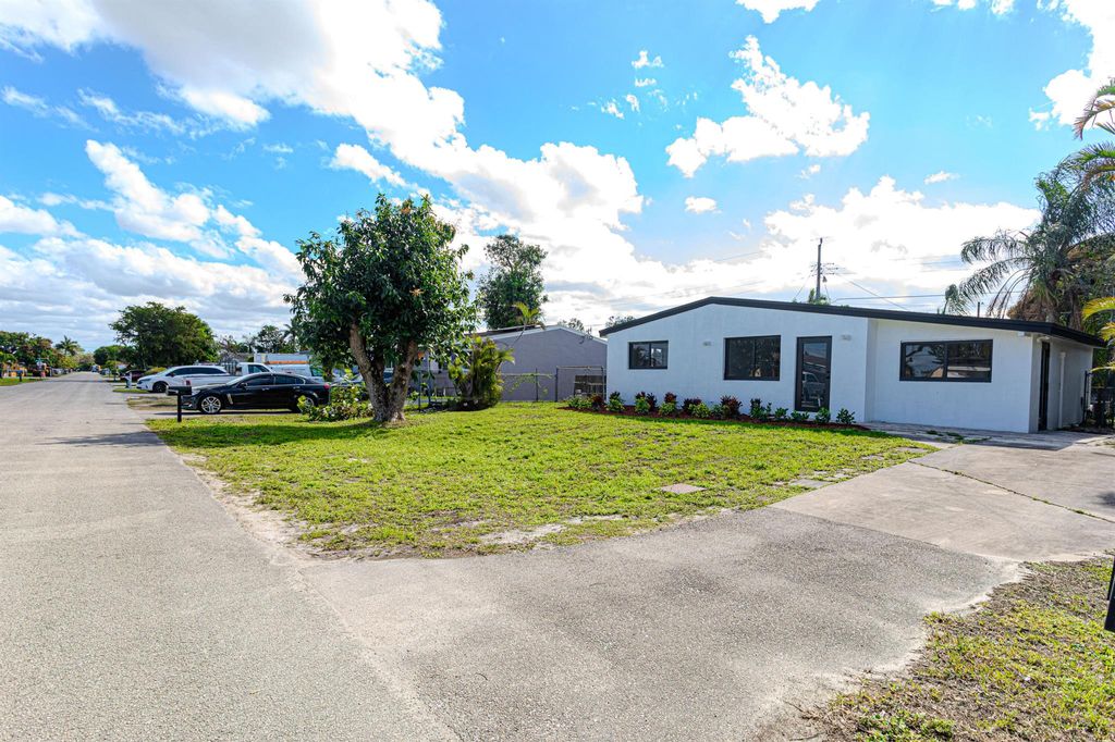 Photo of 4268 Winchester Lane, West Palm Beach, FL 33406 (MLS # R11056568)