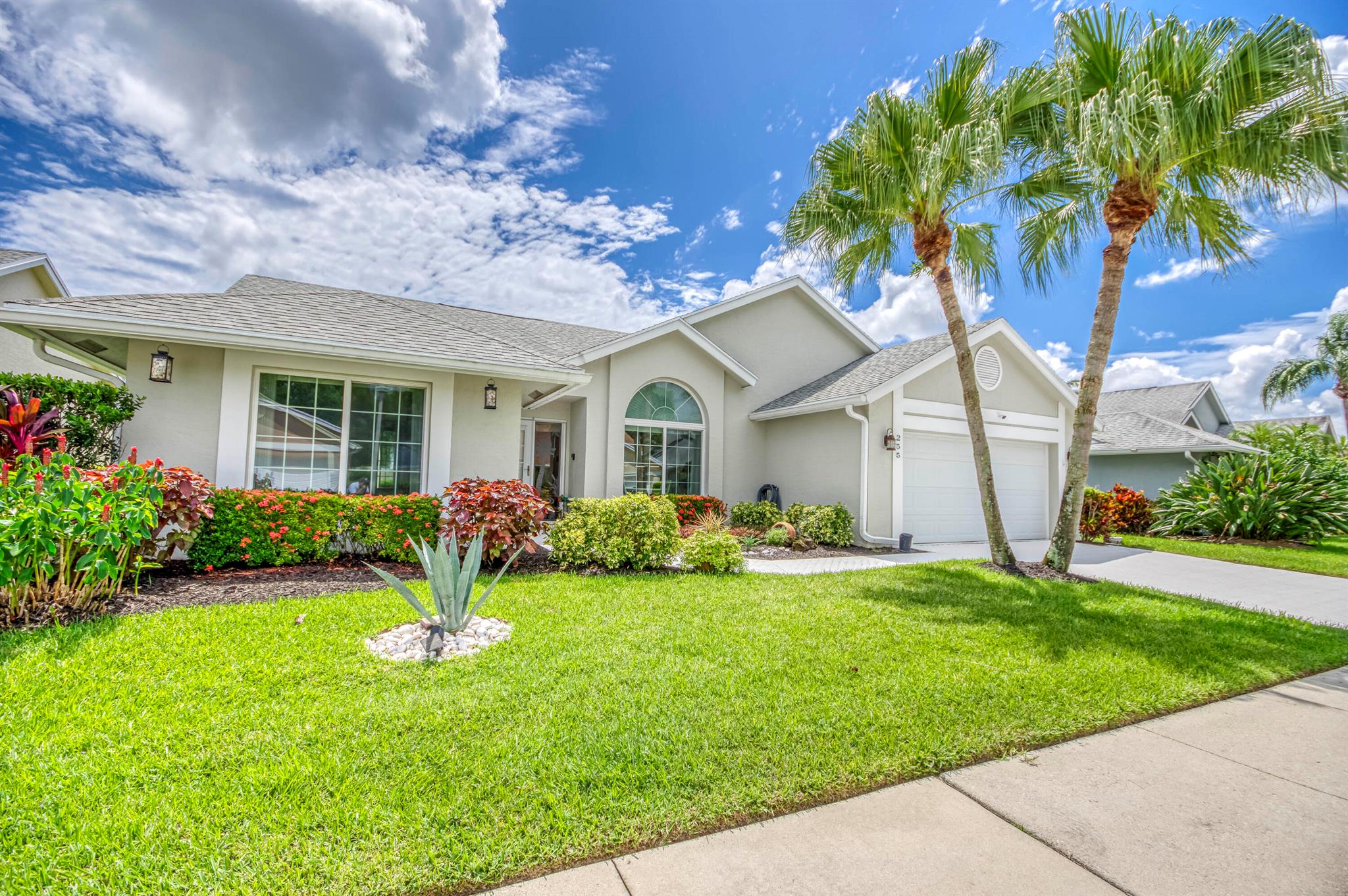 255 Moccasin Trail W