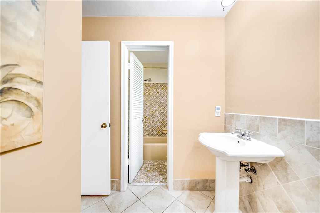 Oak Lane 70-20 B - Residential