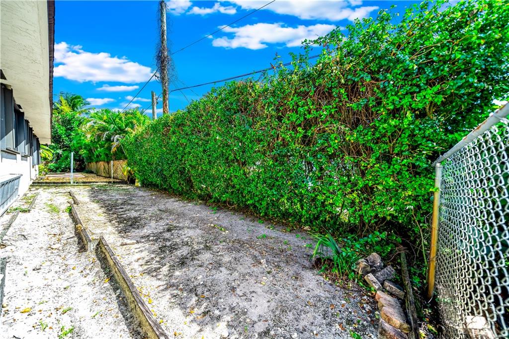Oak Lane 70-20 B - Residential