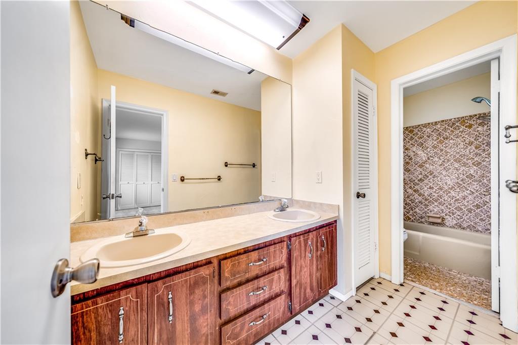 Oak Lane 70-20 B - Residential