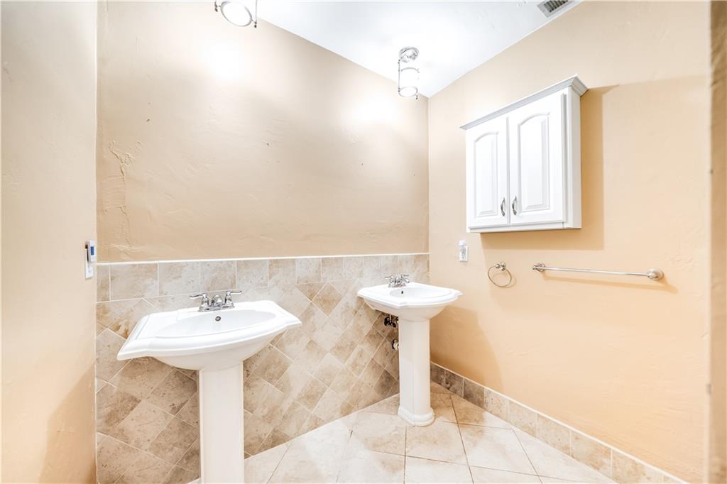 Oak Lane 70-20 B - Residential