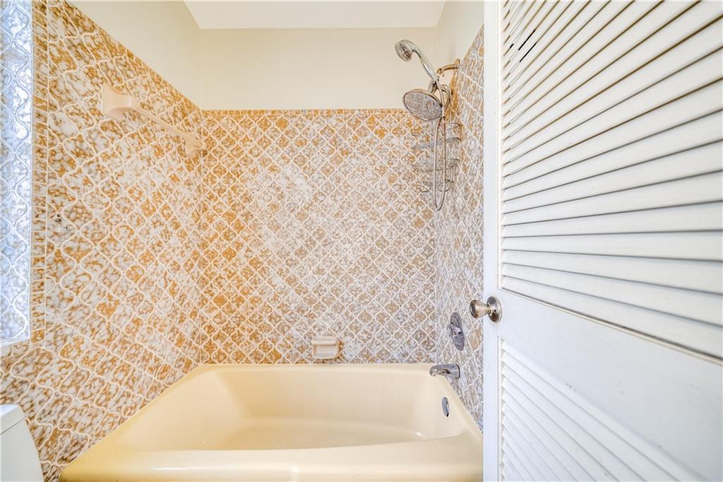 Oak Lane 70-20 B - Residential