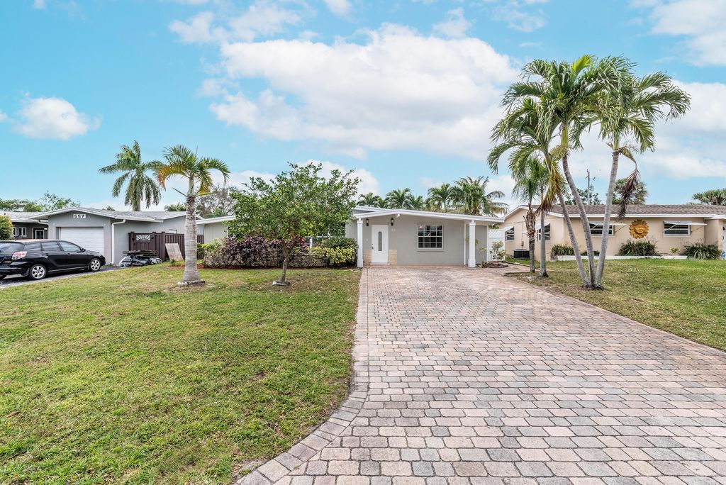 Photo of 553 Ivy Avenue, Palm Beach Gardens, FL 33410 (MLS # R10961343)