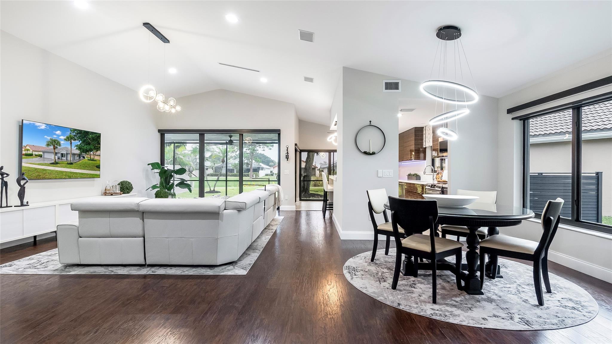 11235 Clover Leaf Cir