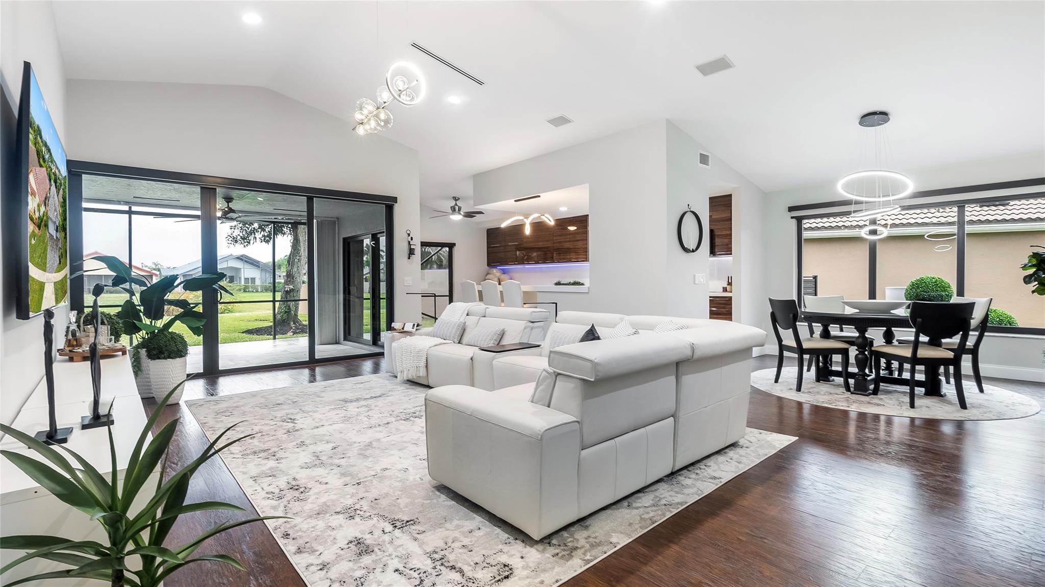 11235 Clover Leaf Cir