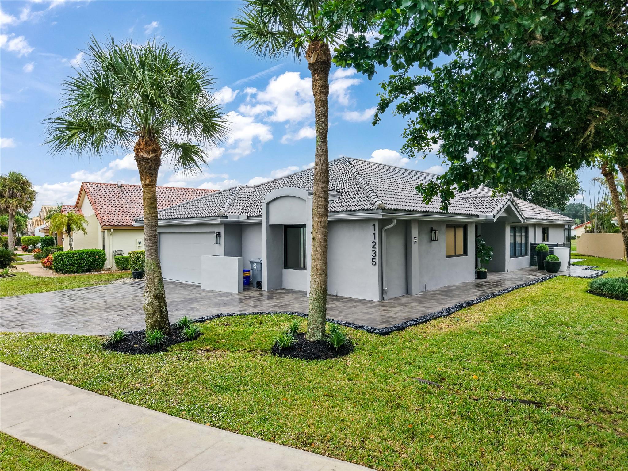 11235 Clover Leaf Cir