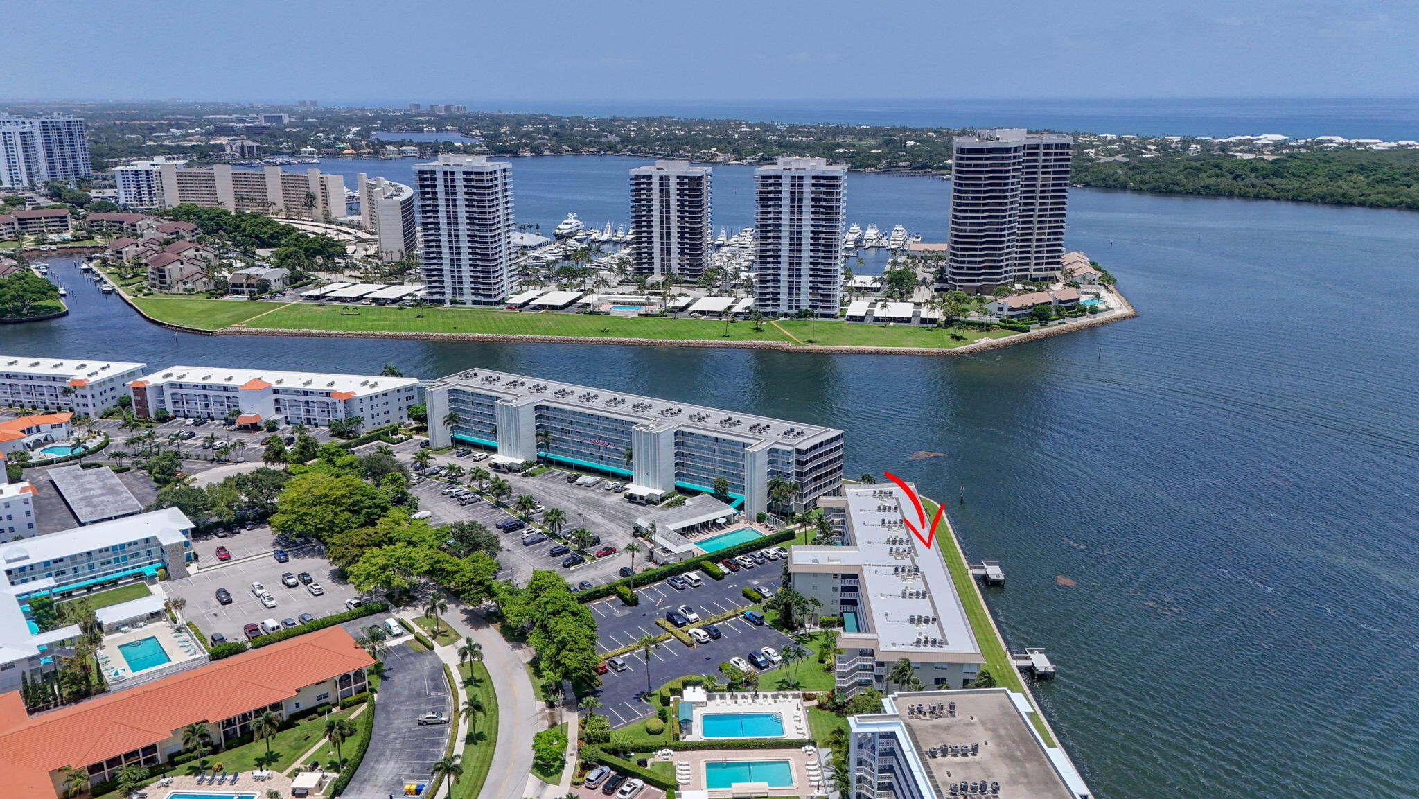 52 YACHT CLUB Drive 305