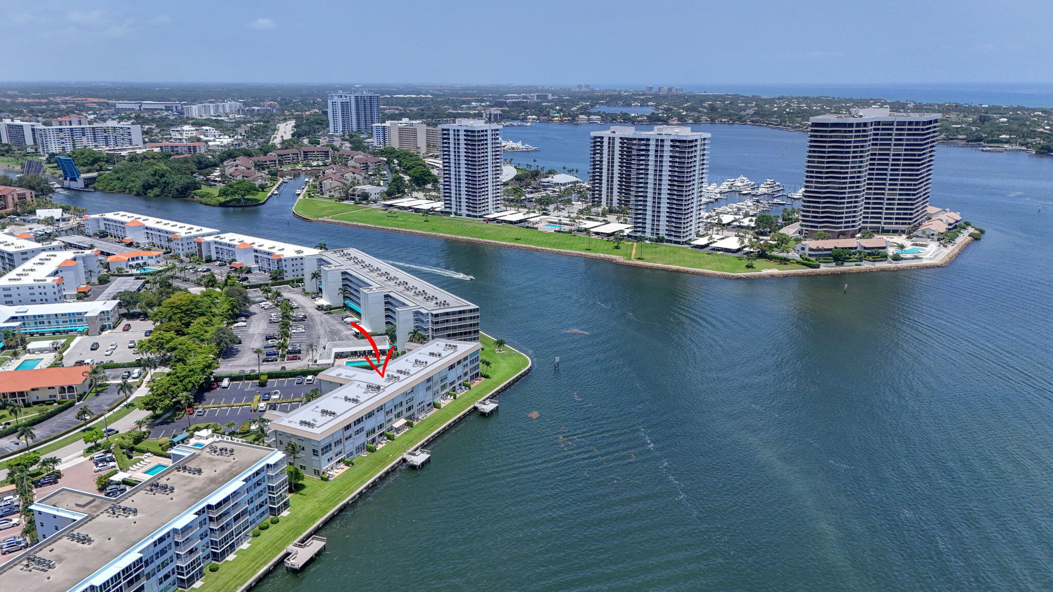 52 YACHT CLUB Drive 305