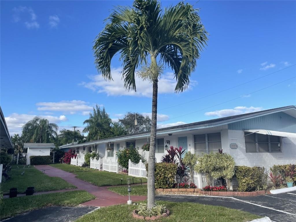 HOLLYWOOD TERRACE - Residential