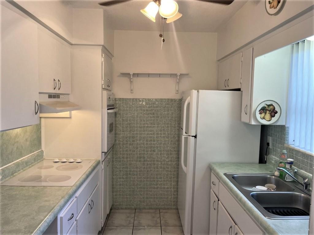 HOLLYWOOD TERRACE - Residential