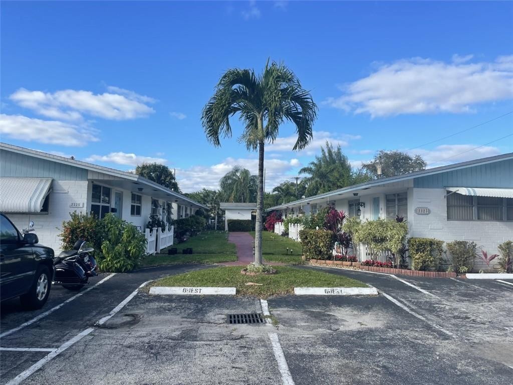 HOLLYWOOD TERRACE - Residential