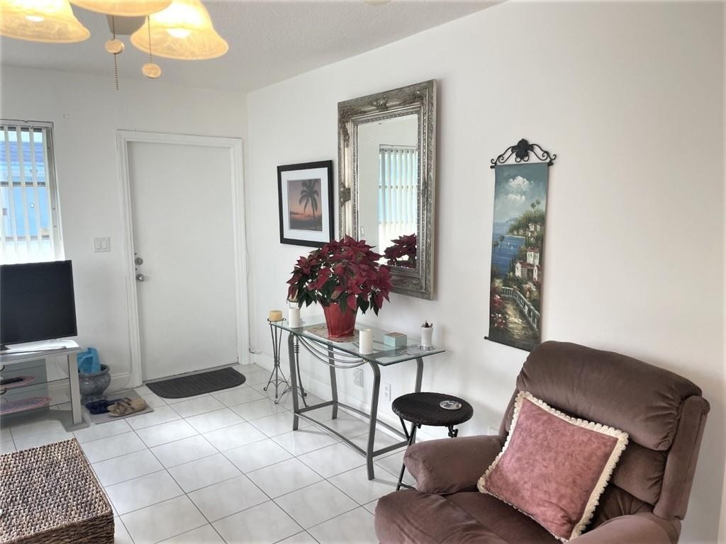 HOLLYWOOD TERRACE - Residential