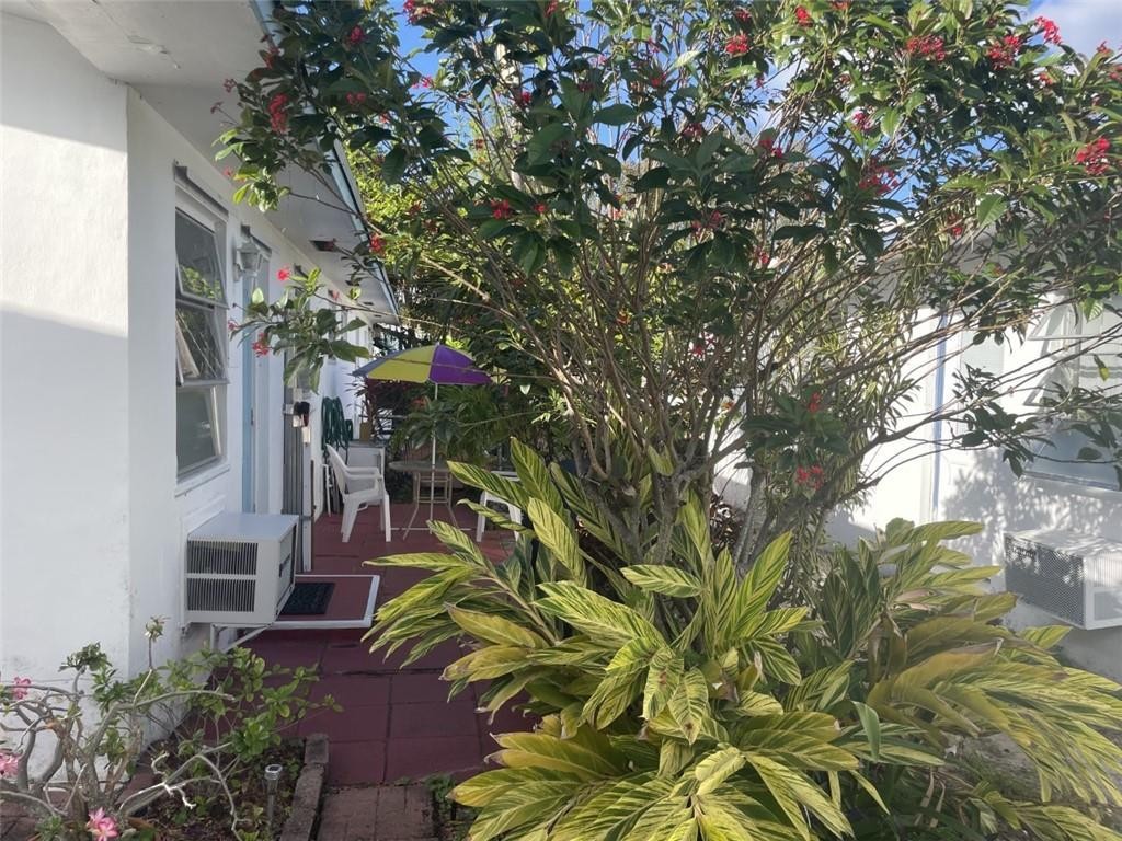 HOLLYWOOD TERRACE - Residential