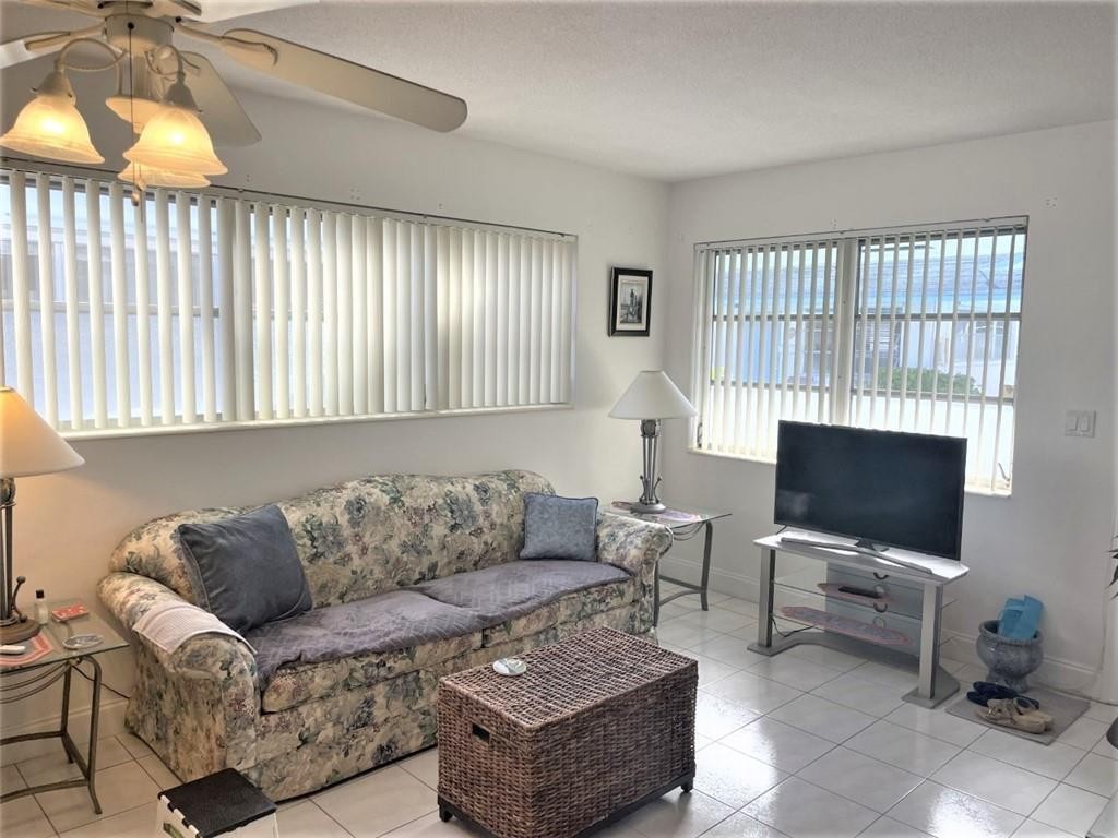 HOLLYWOOD TERRACE - Residential