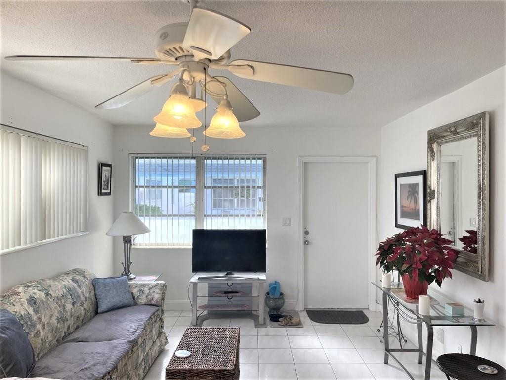 HOLLYWOOD TERRACE - Residential