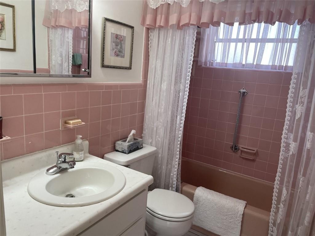 HOLLYWOOD TERRACE - Residential