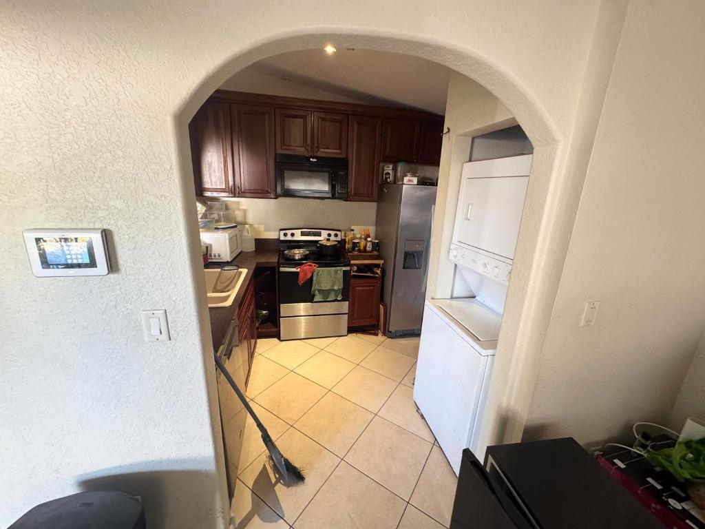 1123 E Windsor Avenue