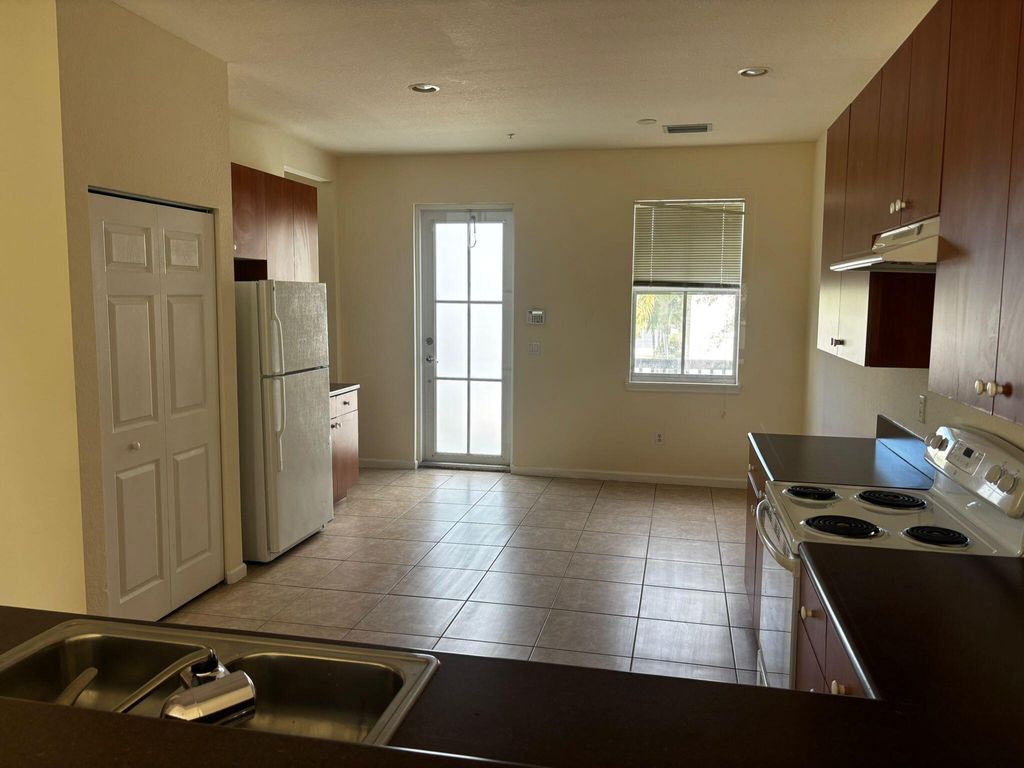 Photo of 221 Greenwich Circle #209, Jupiter, FL 33458 (MLS # R11116031)
