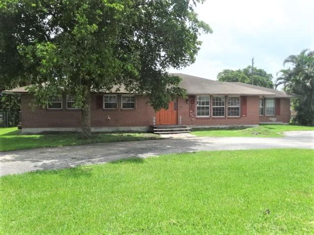 Photo of 765 S Main Street, Belle Glade, FL 33430 (MLS # R10979419)