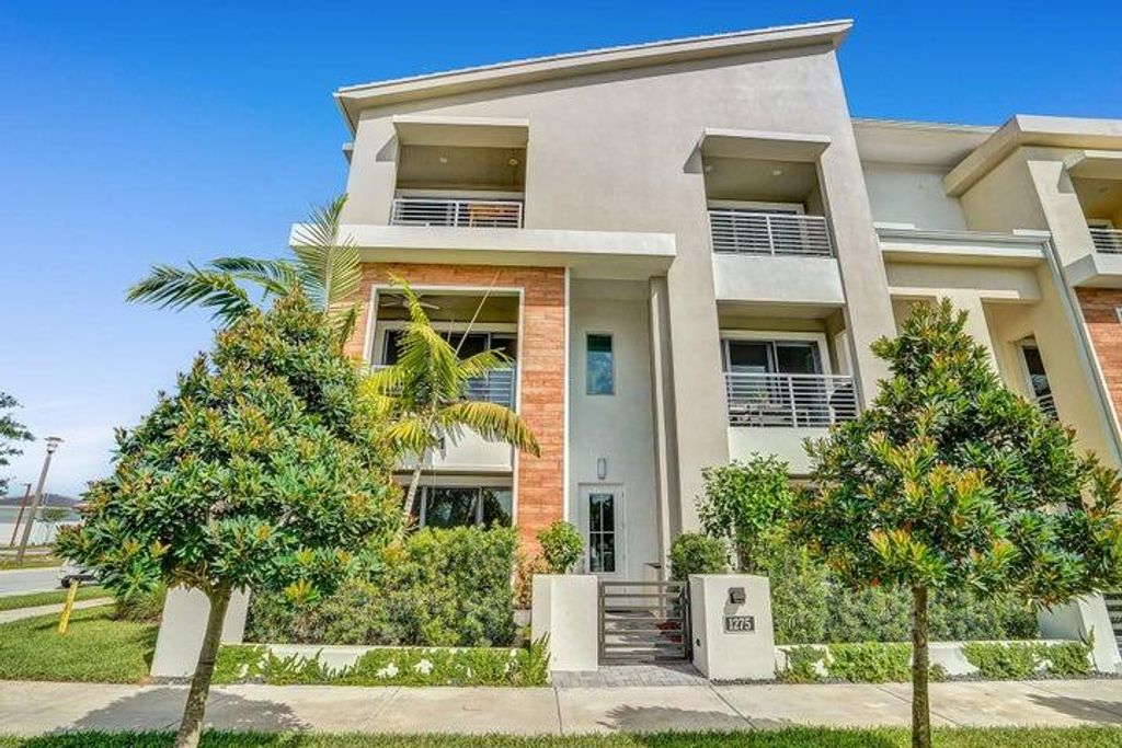 Photo of 1275 Faulkner Terrace, Palm Beach Gardens, FL 33418 (MLS # R10986635)